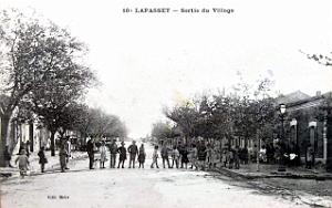 1301- Lapasset - Sortie du village